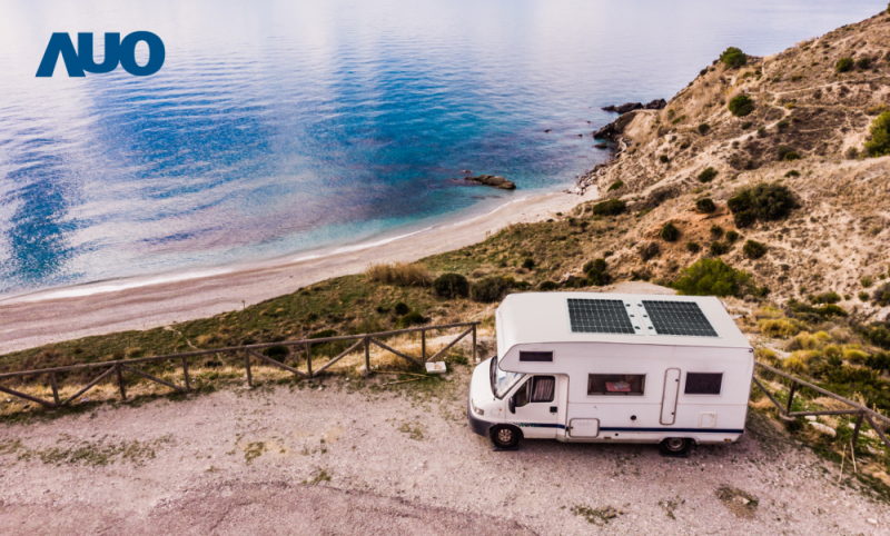 「可撓輕量化太陽光電板SunCurva」使用輕量特殊耐候型複合板取代傳統太陽能板的玻璃前板，不僅降低70%重量，每米平方僅3Kg；具有抗衝擊性能及通過電磁相容性測試，可應用於交通運輸工具，如露營車、遊艇等